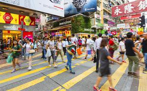 Calle en el centro de Hong Kong