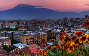 Armenia es la capital del departamento del Quind�o, uno de los 32 departamentos de Colombia. Uno de los principales n�cleos de la econom�a nacional y parte del eje cafetero, es denominada como la ciudad milagro de Colombia, gracias a su r�pido crecimiento