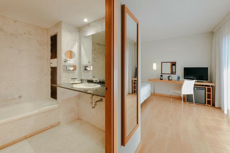 Hotel Catalonia Barcelona Beach