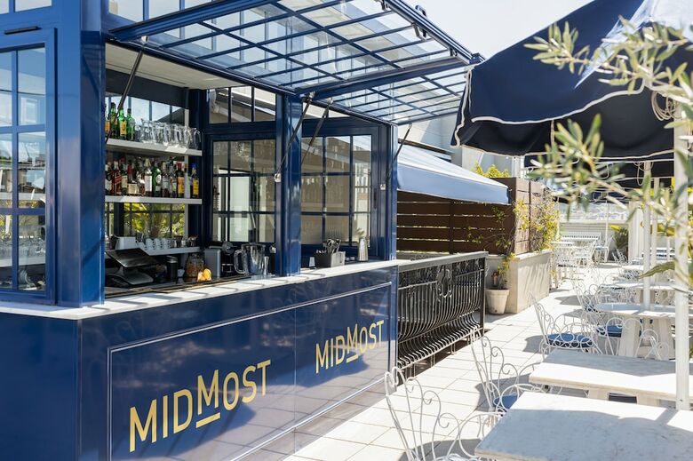 Hotel Midmost