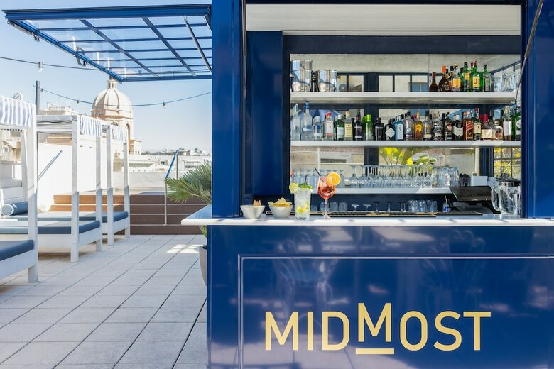 Hotel Midmost