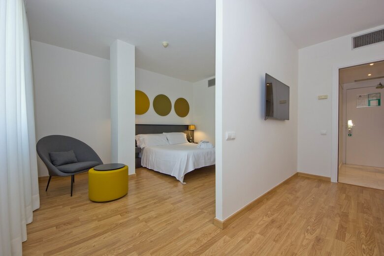 Aparthotel Atenea Vall�s