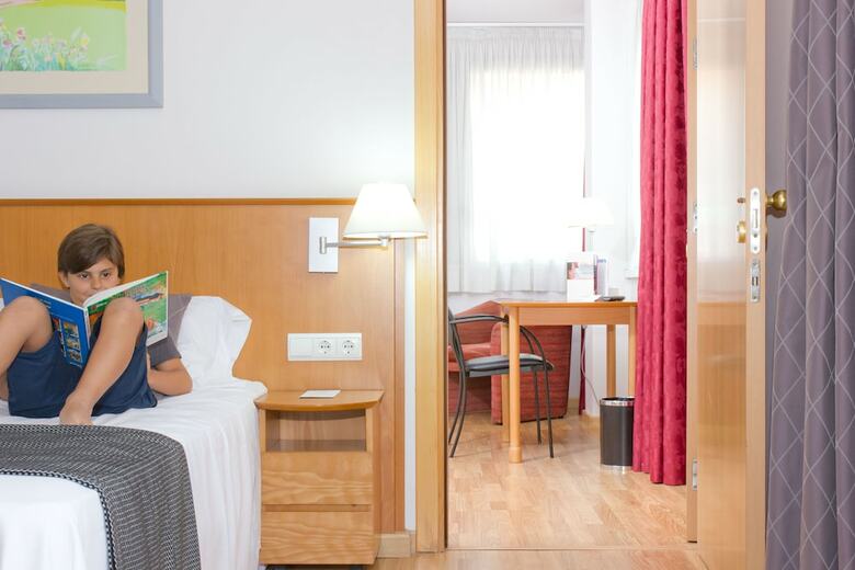 Aparthotel Atenea Vall�s