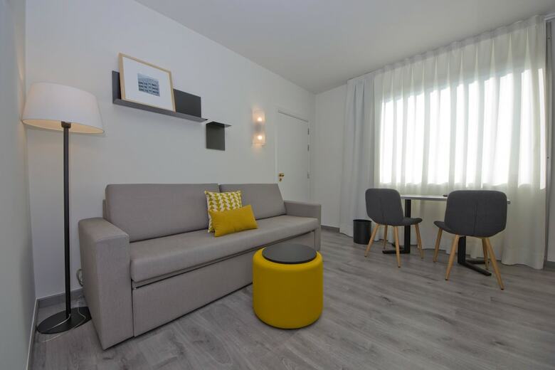 Aparthotel Atenea Vall�s