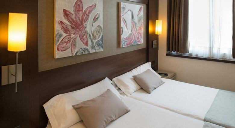 Hotel Catalonia Mikado
