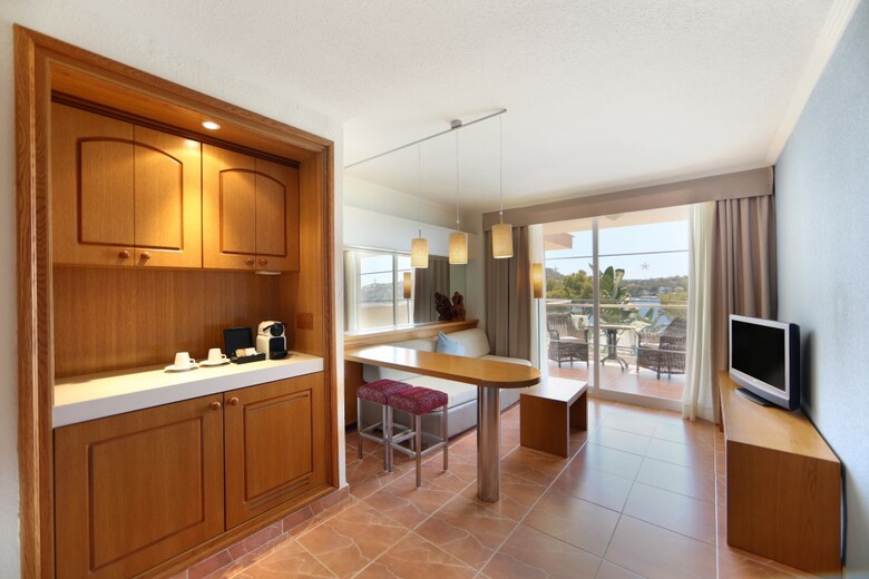 Hotel Iberostar Jard�n Del Sol Suites - Adults Only