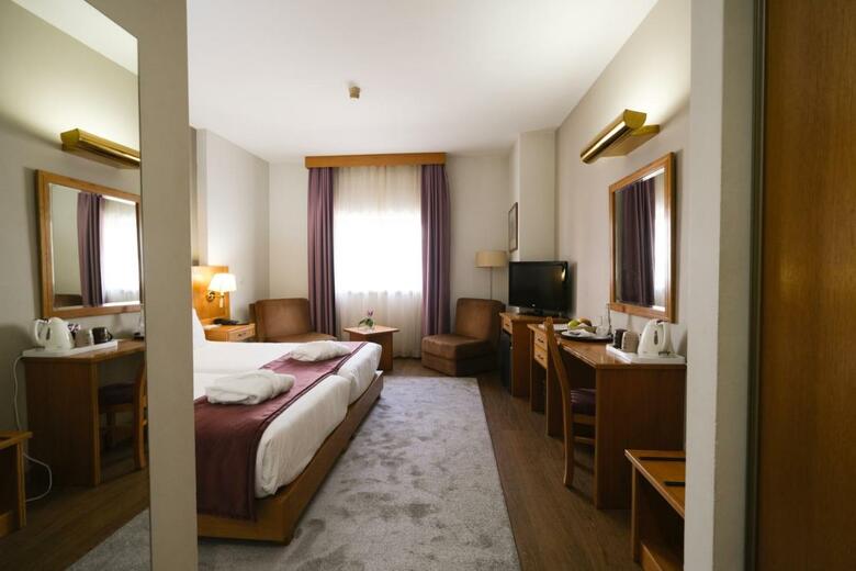 Hotel Rainha D. Amelia, Arts & Leisure