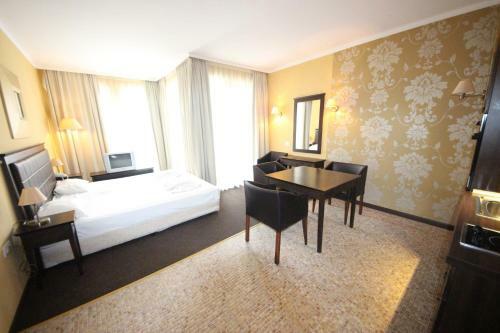 Menada Apartments In Royal Beach