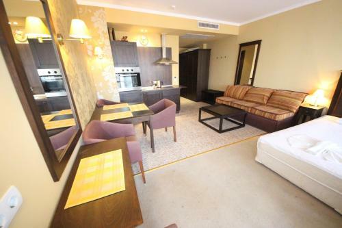 Menada Apartments In Royal Beach