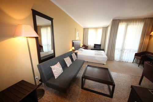 Menada Apartments In Royal Beach