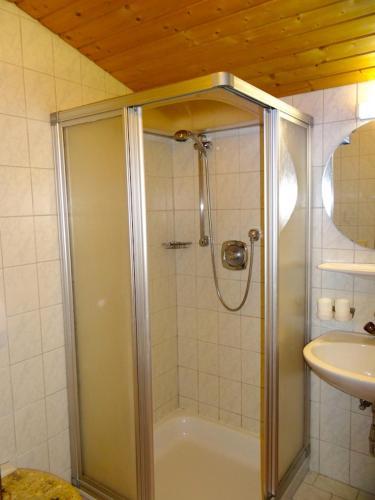 Hostal Ski & Bike Pension Maria