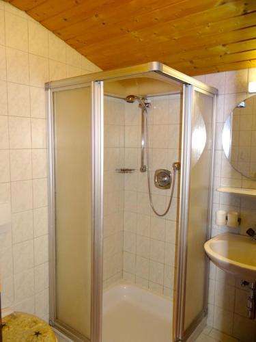 Hostal Ski & Bike Pension Maria