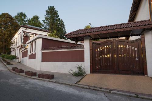 Hostal Guesthouse Versailles