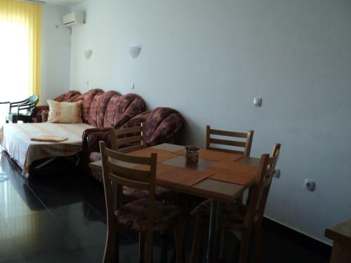 Meni Apartments And Guest Rooms