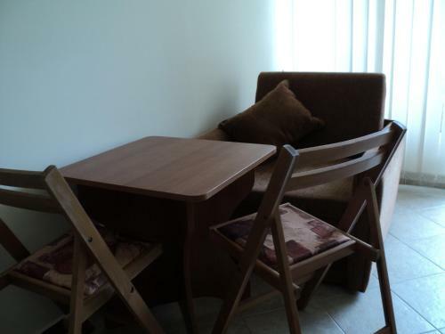 Meni Apartments And Guest Rooms