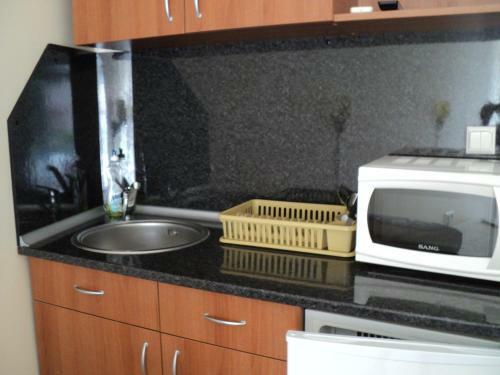 Meni Apartments And Guest Rooms