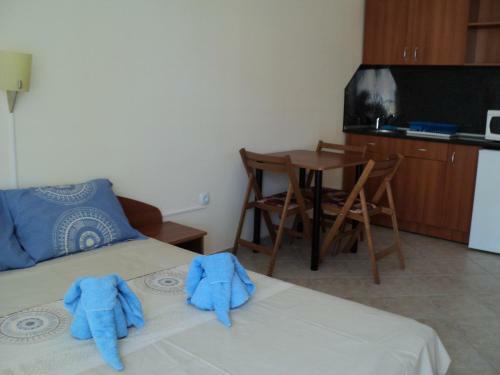 Meni Apartments And Guest Rooms