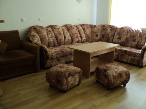 Meni Apartments And Guest Rooms