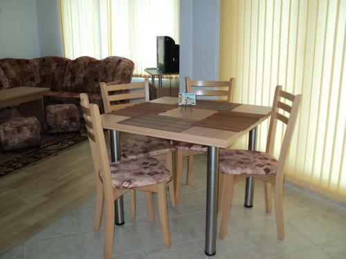 Meni Apartments And Guest Rooms