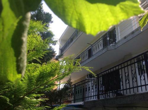 Hostal Guest House Villa Roza