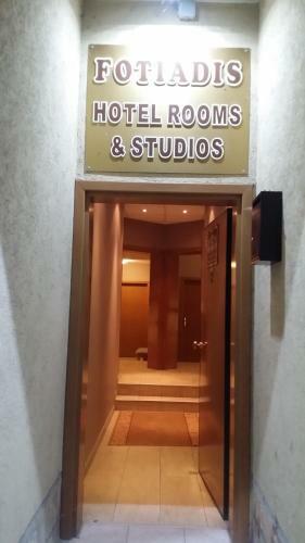 Hostal Fotiadis Hotel Rooms & Studios