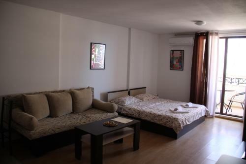 Golden Dunes Primorsko Apartments
