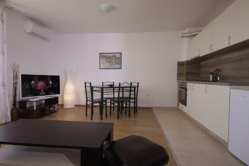 Golden Dunes Primorsko Apartments