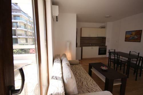 Golden Dunes Primorsko Apartments