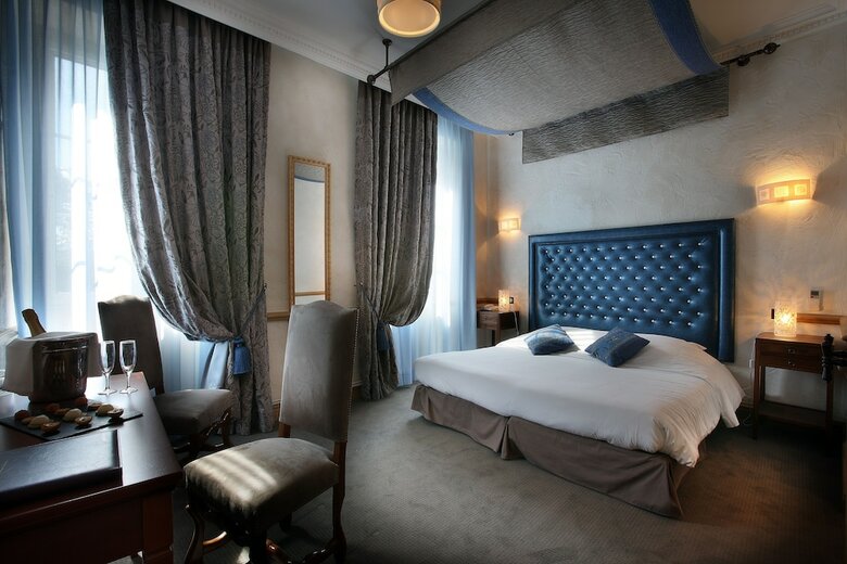 Hotel Ch�teau Des Comtes De Challes