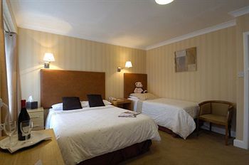 Hinton Firs Hotel