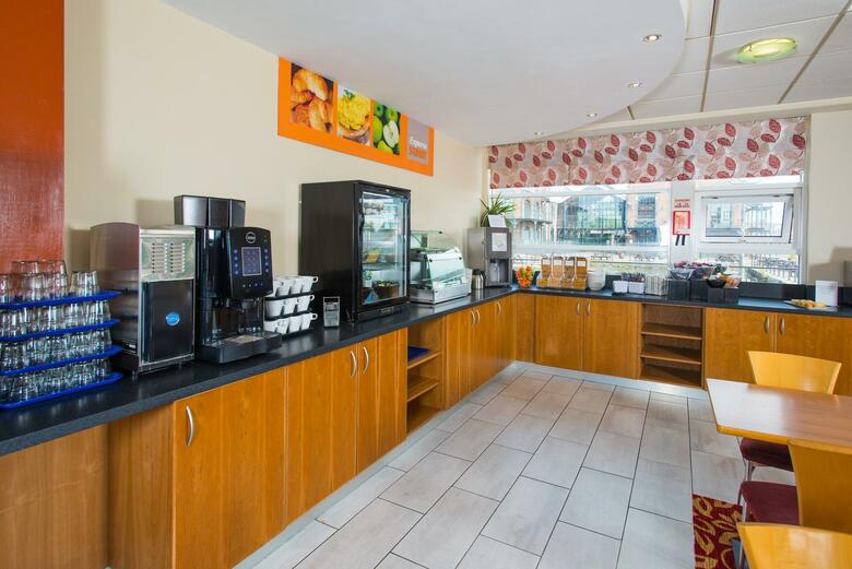 Hotel Express By Holiday Inn Cardiff Bay