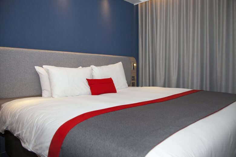 Hotel Express By Holiday Inn Cardiff Bay