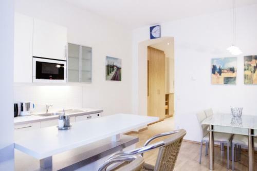 Dr. Riess Apartments