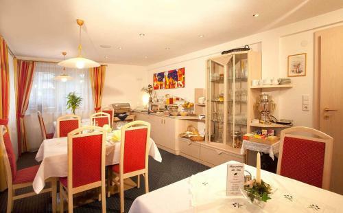 Hostal Ferienresidenz La Vita