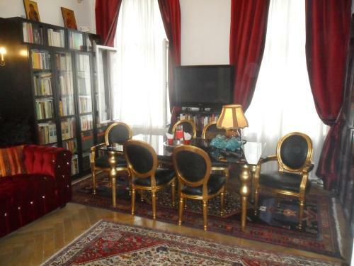 Hostal B&B Near Castle