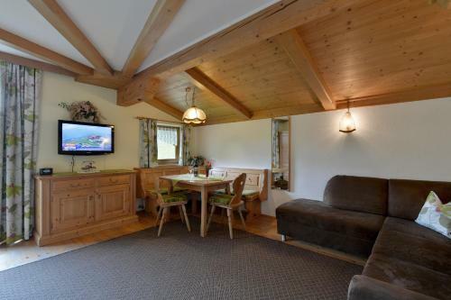 Bed & Breakfast G�stehaus H�lzl