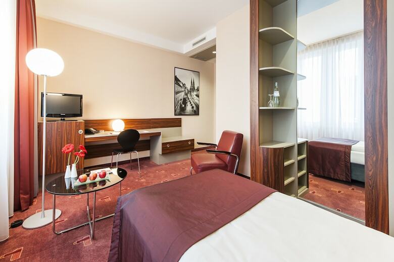Hotel Premier Inn K�ln City Mediapark