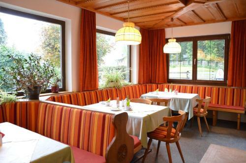 Hostal Gasthof Pension Hirlatz