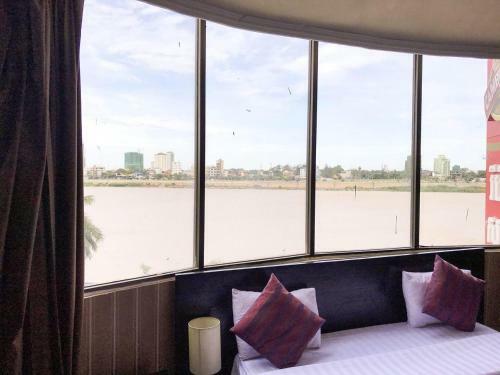River Star Hotel