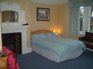 Albergue Burton Villa Guest House
