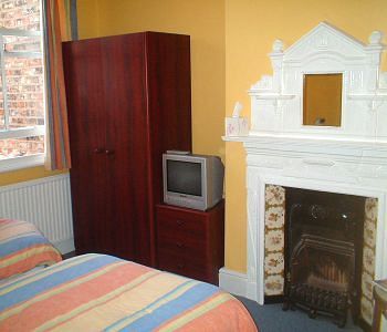 Albergue Burton Villa Guest House