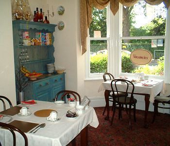 Albergue Burton Villa Guest House