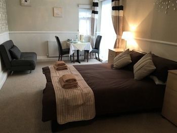 Albergue Burton Villa Guest House
