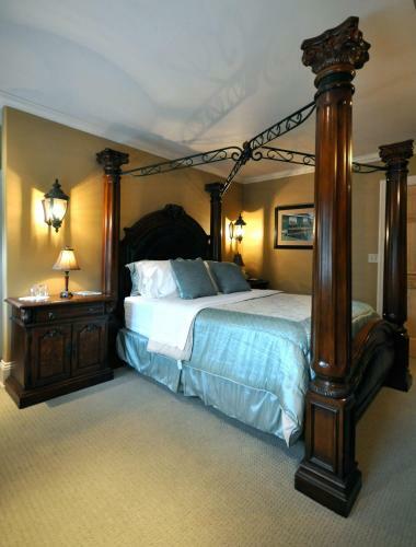 Creighton Manor Inn Bed & Breakfast