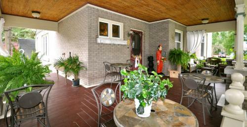 Creighton Manor Inn Bed & Breakfast