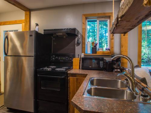 Surfs Inn Rainforest Cottages
