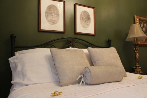 Hostal Luisa's Suite Retreat