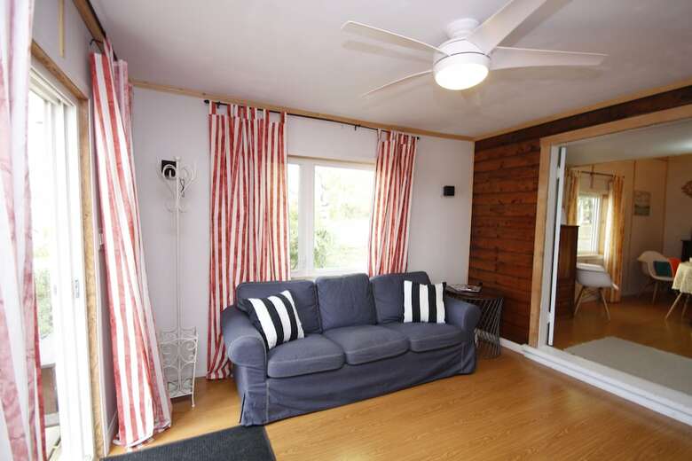 Lakefront Cottage In Manitou Beach