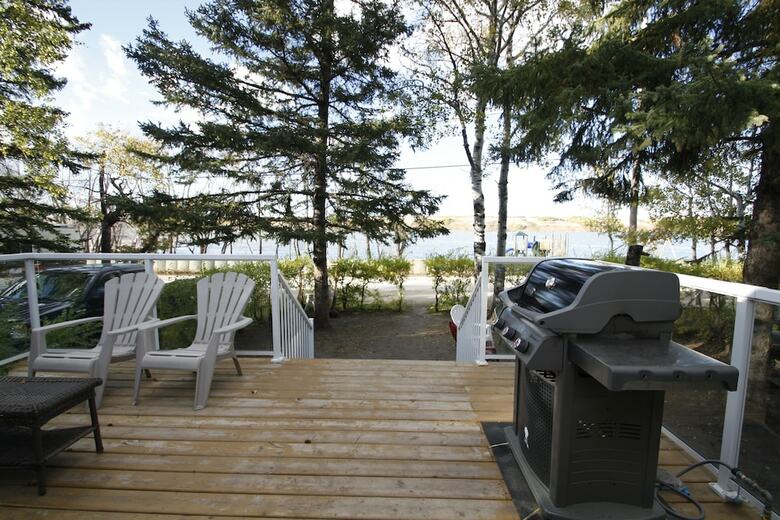 Lakefront Cottage In Manitou Beach