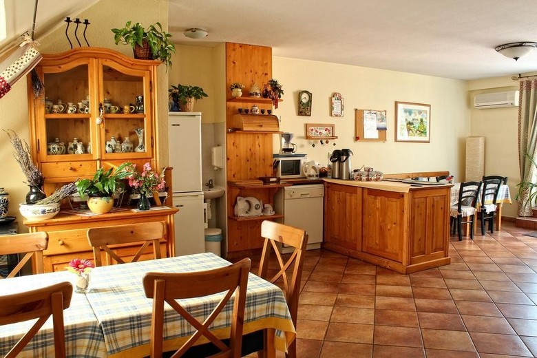 Residencia Boulevard City Pension And Apartments